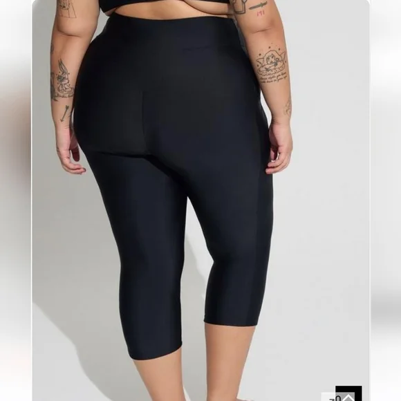 🆕️🩱3X BLACK SWIM CAPRI LEGGING - HIGH RISE & POCKETS🩱 - Picture 2 of 5